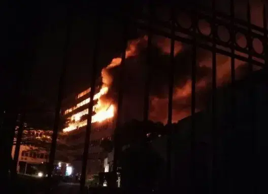 الكاميرون .. مقتل 16 شخصا إثر حريق مهول بمرقص وسط حي راقٍ