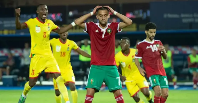 الفحص الطبي يهدد انتقال المغربي زياش للنصر السعودي