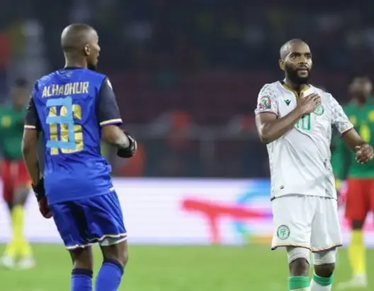 جزر القمر.. منتخب عربي مغمور تحدى الظروف القاهرة وأبهر العالم بأداء تاريخي في “الكان”