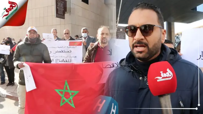مهنيو وكالات الأسفار يرفعون مطلب “فتح الحدود” أمام مقر وزارة السياحة (فيديو)