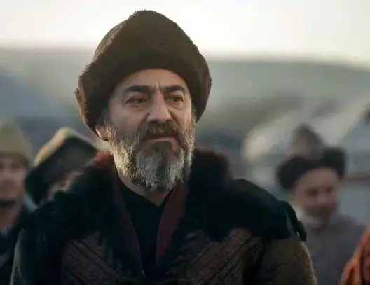 أحد أبطال مسلسل “قيامة أرطغرل” .. تركيا تودع الفنان “آيبرك بكجان”