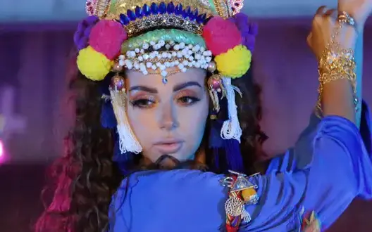 نشطاء مغاربة يتهمون ميريام فارس بـ”الإساءة” للتراث الأمازيغي