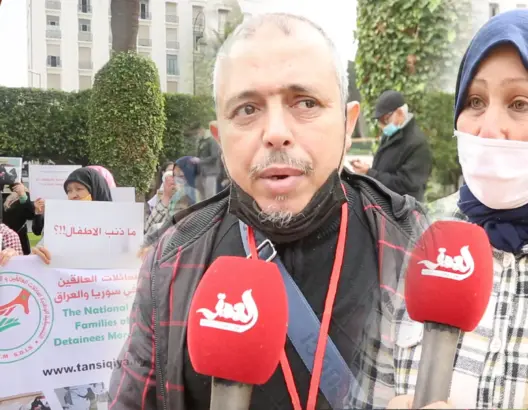 عائلات مغاربة سوريا والعراق تحتج أمام البرلمان وتطالب السلطات بإنقاذ أبنائها (فيديو)