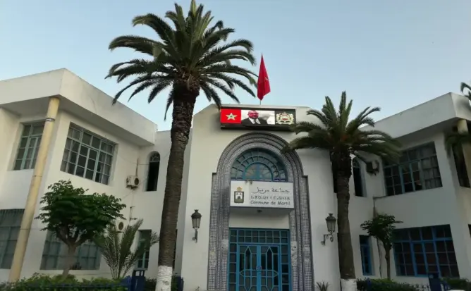بيع “متلاشيات” المحجز البلدي يفجر أزمة بمرتيل ومطالب بكشف محضر السمسرة وقيمتها المالية