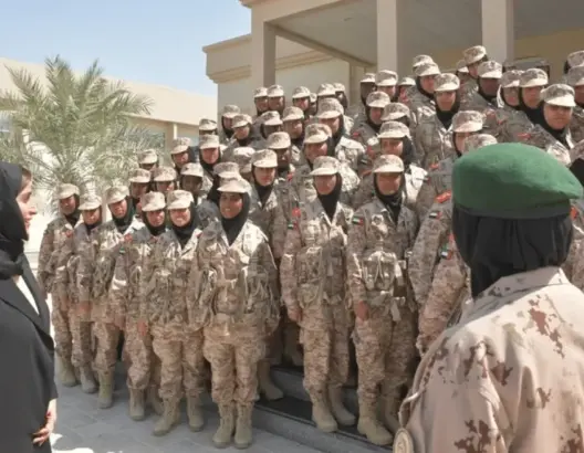 السماح بانضمام النساء للجيش يثير جدلا في الكويت