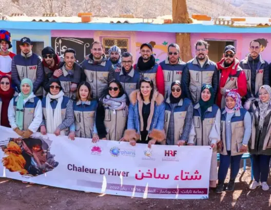 “فاعل خير” تدخل الفرحة على تلاميذ “أيت بوكماز” نواحي أزيلال (صور)