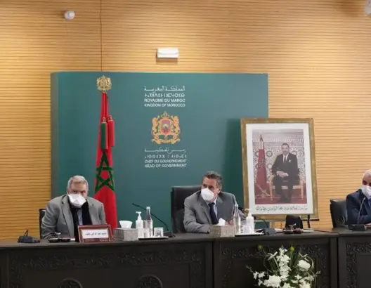 أخنوش يلتقي النقابات ومذكرة “التلقيح مقابل الأجر” على طاولة النقاش
