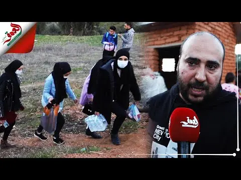 متطوعون يقدمون مساعدات غذائية إلى أسرة الطفل ريان وللساهرين على عملية الإنقاذ