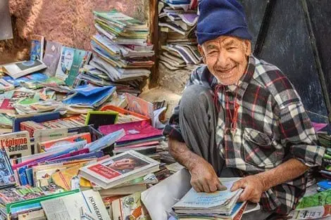 “المراكشي” في ذمة الله.. وفاة أشهر بائع كتب مستعملة بوجدة