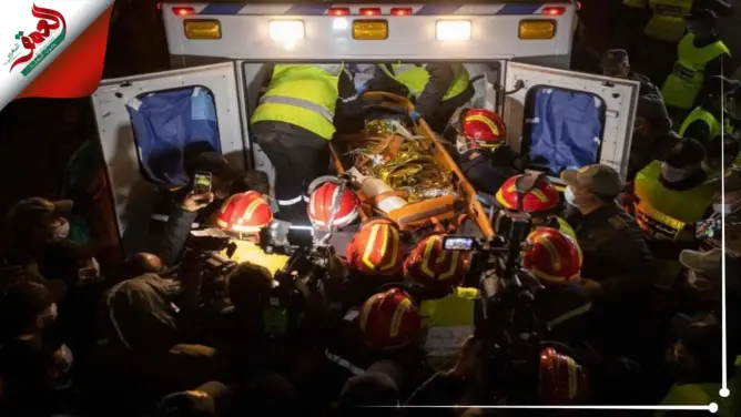 قبل الاعلان عن وفاته.. لحظة اخراج الطفل ريان من قاع البئر بعد مكوثه 5 ايام في عمق الارض(فيديو)