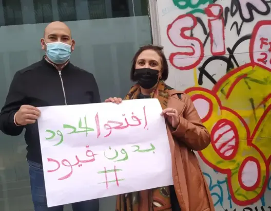 مغاربة إسبانيا يطالبون الحكومة بفتح الحدود بدون قيود (صور)