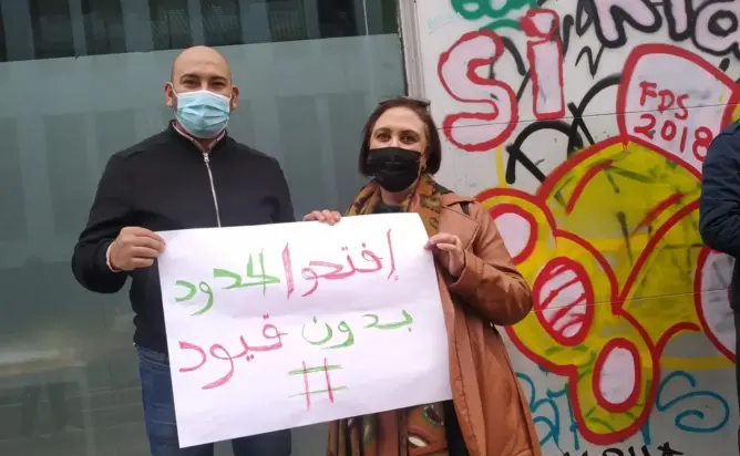 مغاربة إسبانيا يطالبون الحكومة بفتح الحدود بدون قيود (صور)