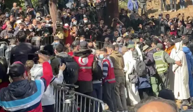 حشود كبيرة تشيّع جثمان الطفل ريان في جنازة مهيبة بقريته إغرن بشفشاون (صور)