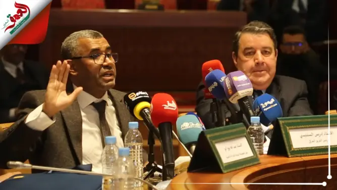 المعارضة تنتقد استمرار منع منيب من دخول البرلمان وتحذر من طرد الموظفين بسبب التلقيح