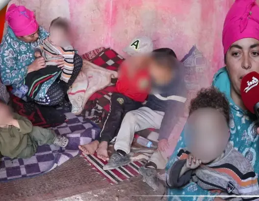 ابتسام .. أم لـ 5 أطفال بدون مأوى ولا طعام تعيش في الشارع تناشد المحسنين(فيديو)