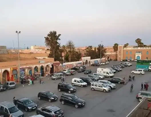 إخلاء ساحة “المشور” من السيارات يغضب تجار تيزنيت