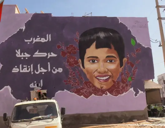 “المغرب حرك جبلا من أجل ابنه”.. جدارية ضخمة بأيت ملول تكريما لروح “ريان” وتقديرا لجهود فرق الإنقاذ (فيديو)