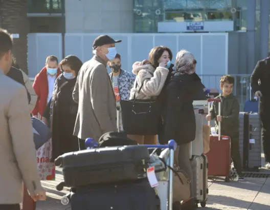 أول فوج من مغاربة أوكرانيا يحط الرحال بمطار ابن بطوطة بطنجة (فيديو)
