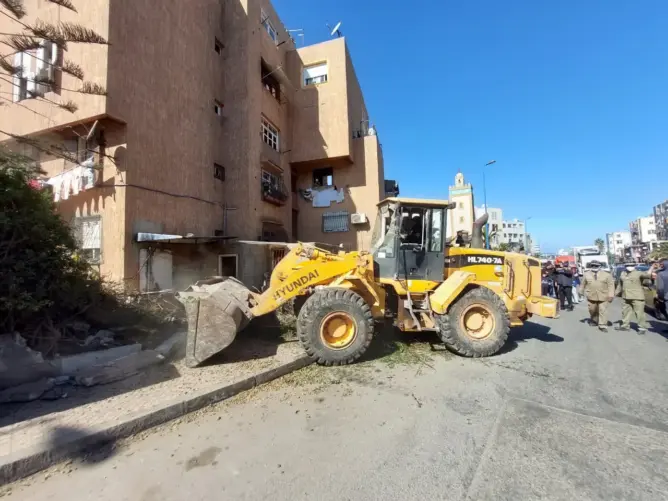 حملة لتحرير الأرصفة وهدم العشوائيات بالبرنوصي.. وصبري: هدفنا إعادة رونق المنطقة