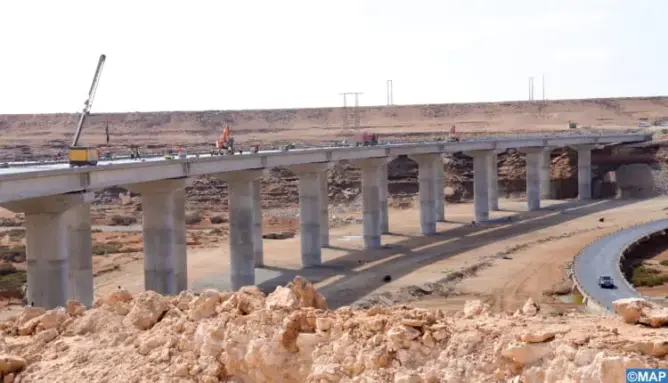 أشغال إنجاز الطريق السريعة الرابطة بين تزنيت والداخلة تبلغ مراحلها الأخيرة
