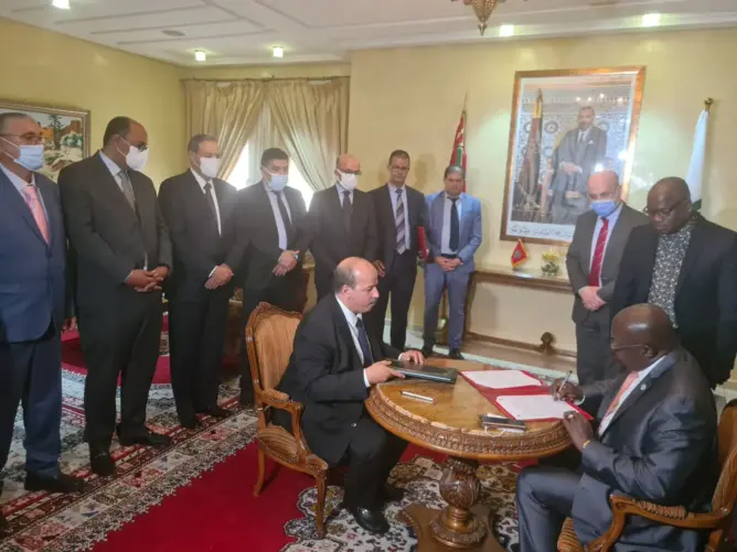 ميارة وتونيس يوقعان “إعلان العيون” ويتفقان على تعزيز التعاون بين المستشارين وبرلمان “سيدياو”