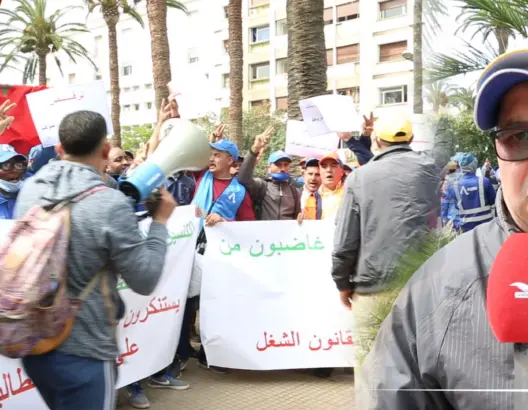 عمال النظافة يحتجون أمام عمالة الرباط