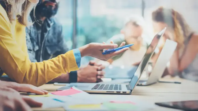 الحكومة تسن تدابير استثنائية للتخفيف من آثار ارتفاع الأسعار على المقاولات