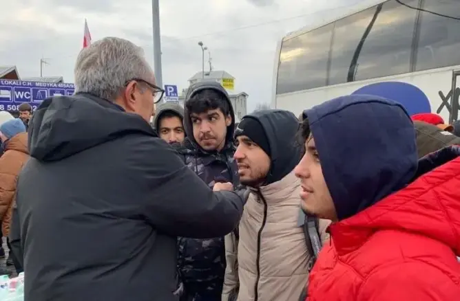 المغرب يُرسل دبلوماسيين إضافيين إلى البوابات الحدودية لإجلاء مغاربة أوكرانيا