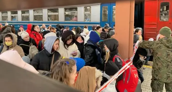 المغرب يجري أكبر عملية في تاريخه لإجلاء طلابه وينقل مركز اشتغال سفارته من كييف إلى لفيف