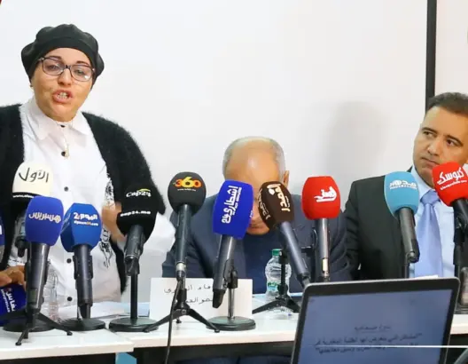بالدموع.. والدة أحد الطلبة العالقين بأوكرانيا تحكي بحرقة عن ابنها العالق في مدينة سومي المحاصرة