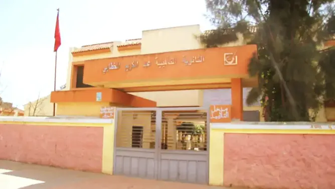 تيفلت .. مطالبٌ بالتحقيق في “ابتزاز” أستاذ لتلاميذ بسبب الساعات الإضافية