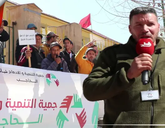 بائعو الخضر المتجولون بالحاجب يتظاهرون من أجل “غطاء وقائي” والرئيس يوضح (فيديو)