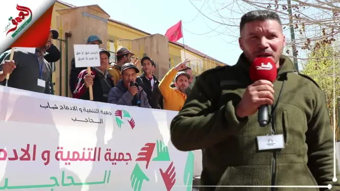 بائعو الخضر المتجولون بالحاجب يتظاهرون من أجل “غطاء وقائي” والرئيس يوضح (فيديو)