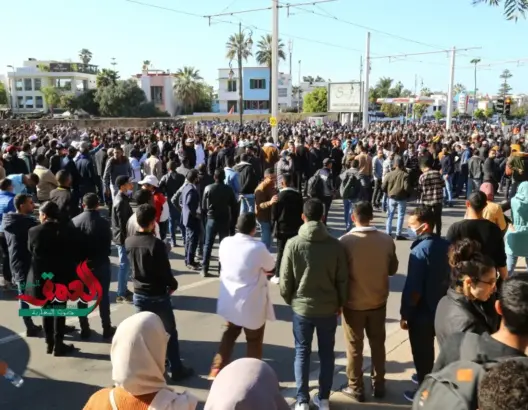 وزارة المالية  تعلن الطي النهائي لملف “التعاقد” في التعليم ودمج كافة الأساتذة في الوظيفة العمومية