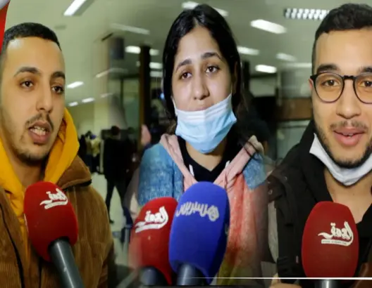لحظات مؤثرة وشهادات صادمة.. وصول أول دفعة للطلبة المغاربة العالقين بأوكرانيا إلى مطار البيضاء (فيديو)