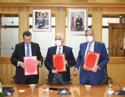 السجلماسي وآيت الطالب يوقعان اتفاقية شراكة لدعم تمويل نساء ورجال الصحة
