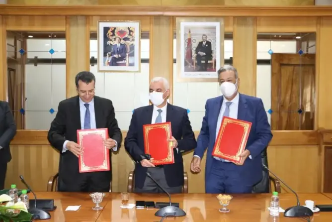 السجلماسي وآيت الطالب يوقعان اتفاقية شراكة لدعم تمويل نساء ورجال الصحة