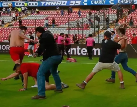 بعد مقتل 15 مشجعا بالمكسيك.. “الفيفا”: نشعر بالصدمة من الحادث وما وقع غير مقبول