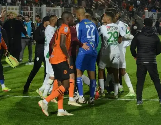 بعد شغب تطوان.. قرار بمنع جماهير الرجاء من التنقل إلى بركان