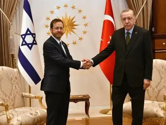 تركيا وإسرائيل يعلنان تطبيعا كاملا للعلاقات وتبادل السفراء بعد سنوات من الفتور