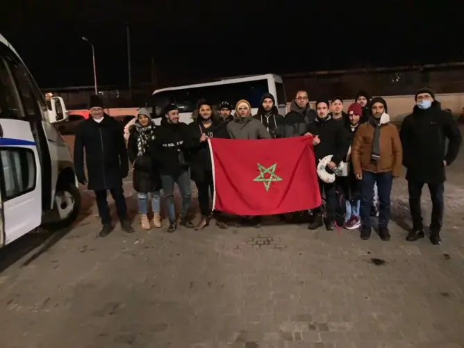 بعد أيام من الحصار.. إجلاء الطلاب المغاربة بـ”سومي” والسفارة المغربية تكشف وجهتهم