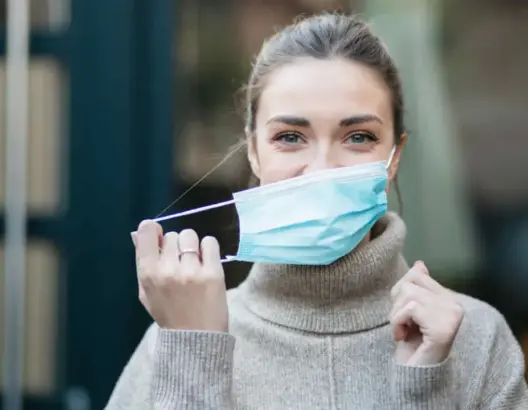 14 دولة أوروبية تلغي ارتداء الكمامات في الأماكن المغلقة.. تعرف عليها