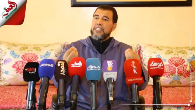 بعد “ضجة” فيديو إنشاده في زفاف ابنته.. الفنان المعتزل جدوان ينفي عودته للغناء (فيديو)