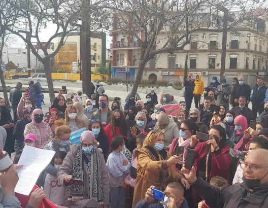 مهاجرون مغاربة بإسبانيا يواصلون الاحتجاج ضد فرض قيود للسفر إلى المملكة