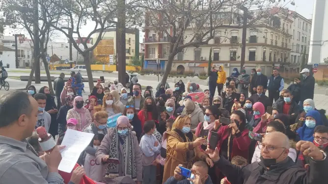 مهاجرون مغاربة بإسبانيا يواصلون الاحتجاج ضد فرض قيود للسفر إلى المملكة