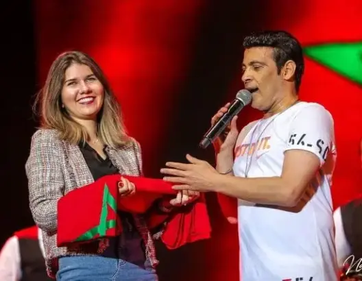 وعد بمنحهم الشاي والزيت.. فنان مصري شهير متهم بـ”إهانة” المغاربة من أكادير (فيديو)