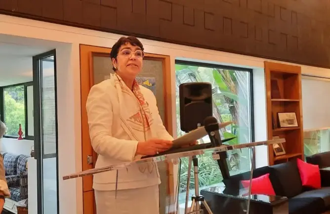 فرنسا تُوشح زينب العدوي بوسام فارس جوقة الشرف الفرنسي