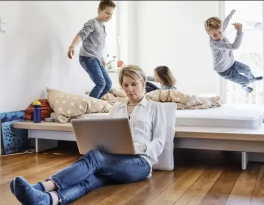 فقر الوقت .. المدمر الصامت لصحة النساء وسعادتهن