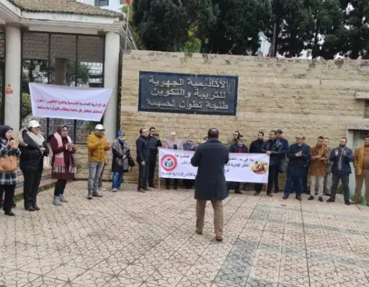بدعم من النقابات.. الأطر الإدارية المتدربة تتظاهر بتطوان وتستنكر “الترسيب الانتقامي” (صور)