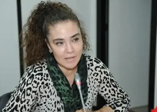 الشاعرة “برجال” تستقيل من لجنة أخلاقيات جائزة “خميسة وخميس”
